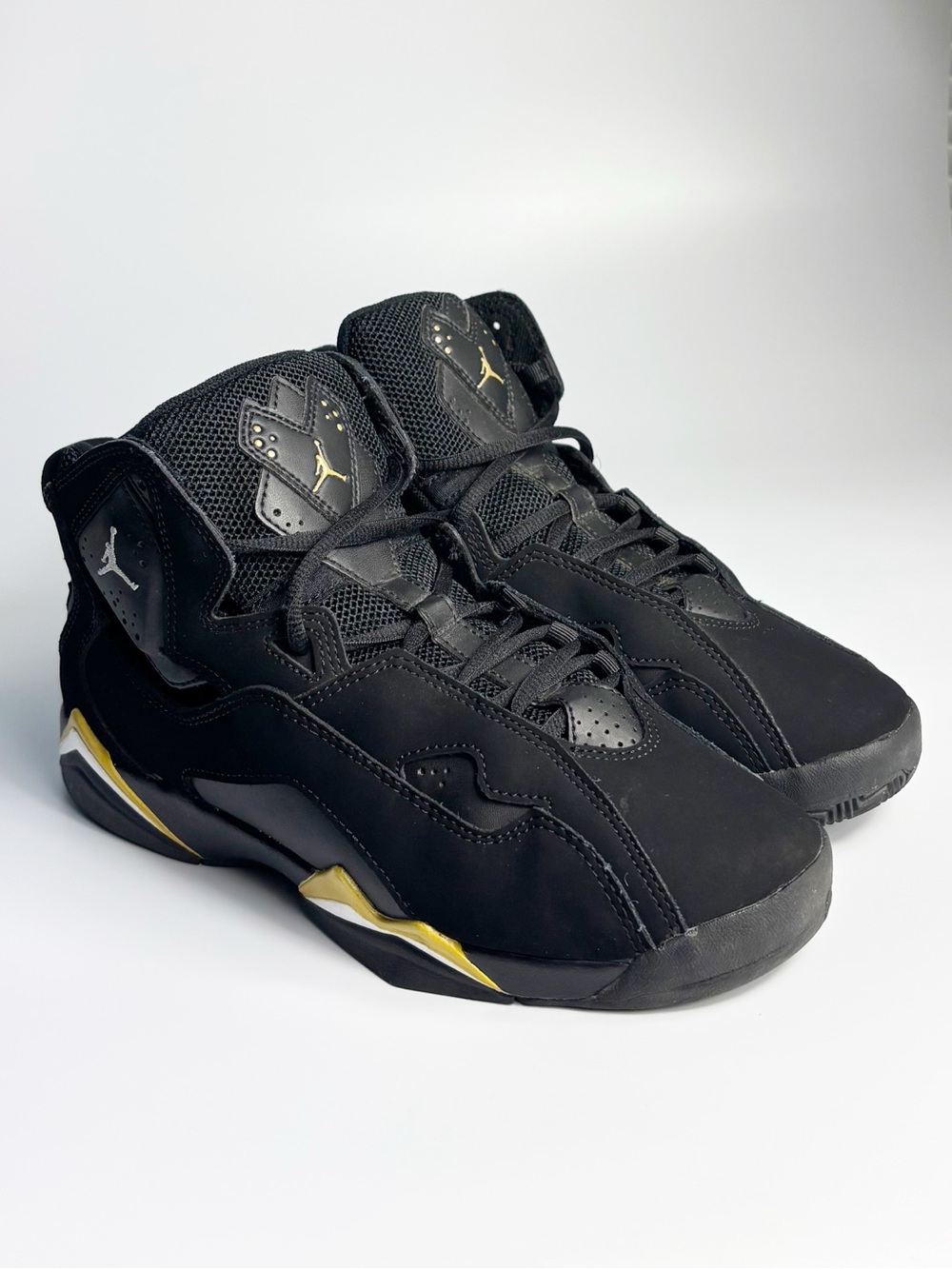 Air Jordans True Flight Black Gold Kids Size 7Y 343795-017